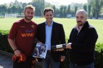 De Rossi posa in foto con Rotelli e Gherardi De Candei.JPG