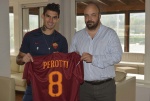 Perotti posa col nostro Gherardi de Candei prima dell'autografo sulla maglia.jpg